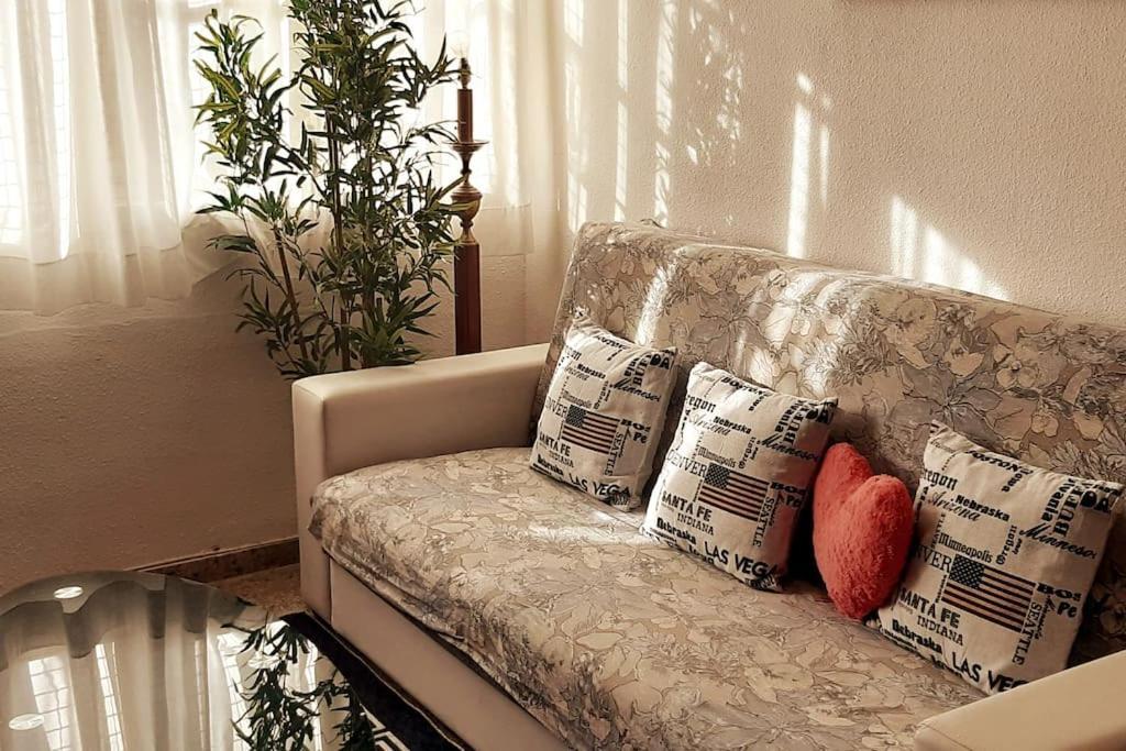 Exclusive House Close To Airport El Prat de Llobregat Bagian luar foto